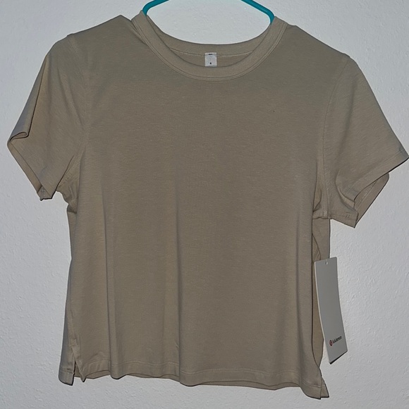 Lululemon Tee - Picture 2 of 6
